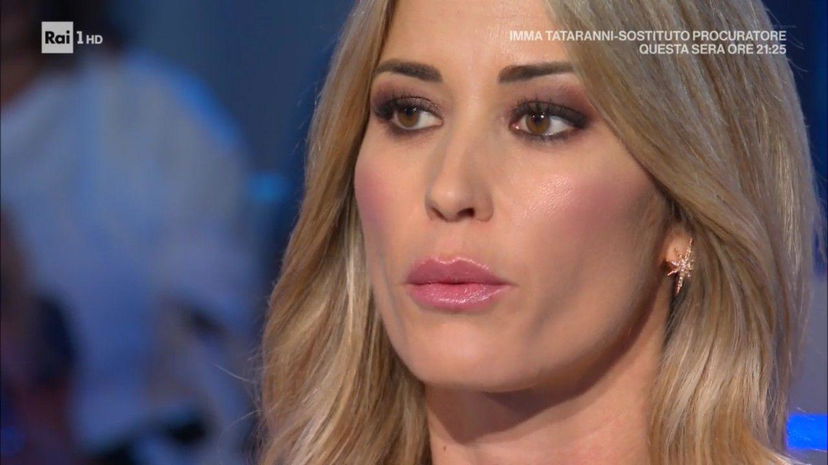 Elena Santarelli piange a Domenica In, tumore figlio Giacomo: “Aveva percepito il mio terrore!” preview