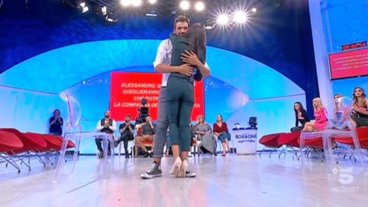 Serena Enardu e Pago: “Non ti permetto di mettere in dubbio la mia moralità”, il confronto TV preview