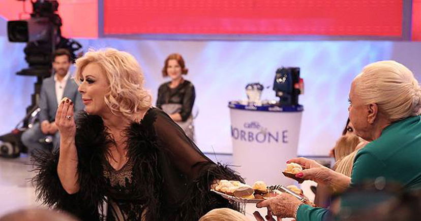 Tina Cipollari dieta, cosa mangia l’opinionista di Uomini e Donne? Cibi consentiti preview