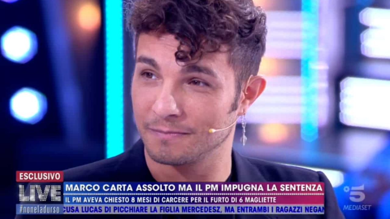Marco Carta piange per la sorpresa del fidanzato Sirio