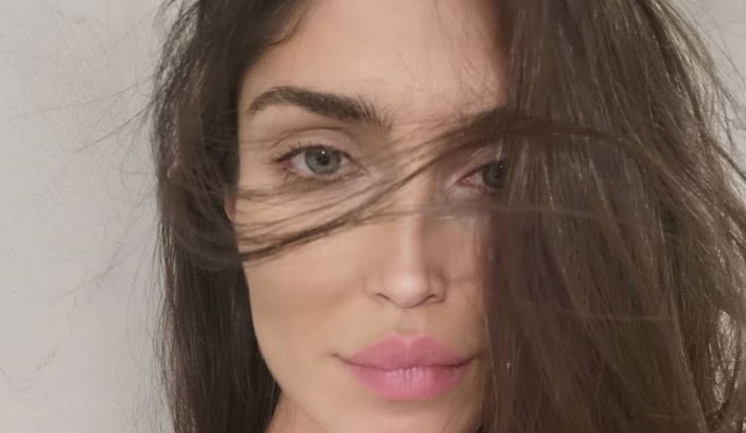 Ambra Lombardo e la chirurgia estetica: “Non mi rifarei mai il viso!” – VIDEO preview