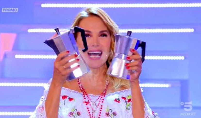Barbara d’Urso, il “caffeuccio” diventa un filtro Instagram: come si usa – VIDEO preview