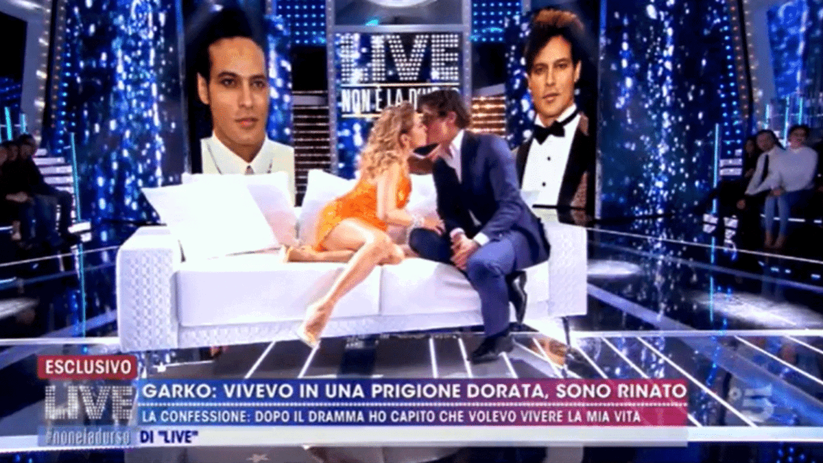 Gabriel Garko bacia Barbara d’Urso e toglie la fede: amore in crisi? La sua spiegazione article-post