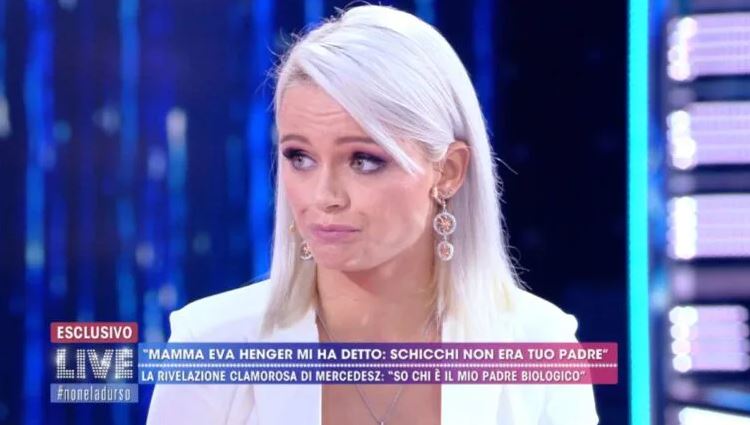 Mercedesz Henger choc: “Ecco chi è il mio vero padre, l’ho sentito al telefono una volta” preview