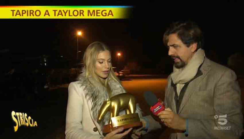 Taylor Mega, Tapiro di Striscia la Notizia dopo lo sprizzettino a Live Non è la d’Urso – VIDEO preview