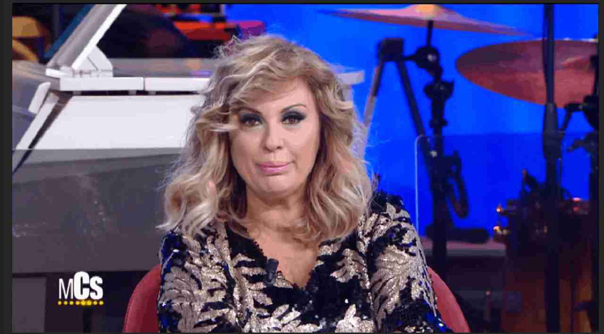 Tina Cipollari: “Le corna? Le ho avute ma anche fatte… e sono felice!” article-post