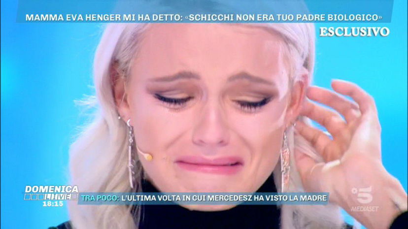 Mercedesz Henger risponde a mamma Eva: la nuova replica choc a Live Non è la d’Urso preview