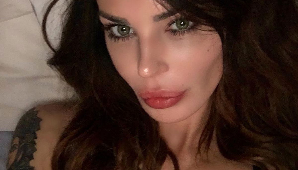 Nina Moric: “Sono ai domiciliari”, frecciatina a Fabrizio Corona? La “battuta” social article-post
