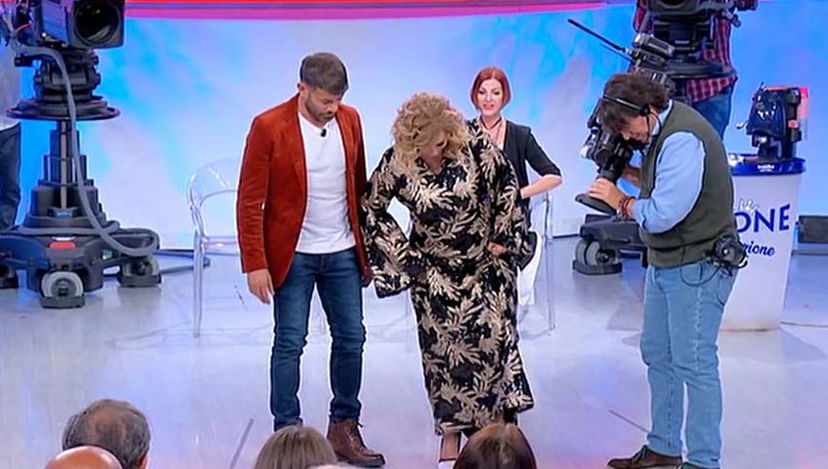 Tina Cipollari e la dieta: “Sei una cialtrona!”, colpo di scena a Uomini e Donne preview