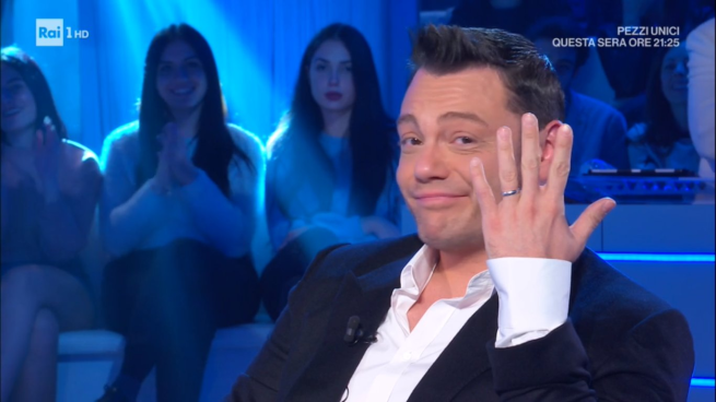 Tiziano Ferro: “Ecco come Victor Allen mi ha chiesto di sposarlo”, proposta e primo incontro preview