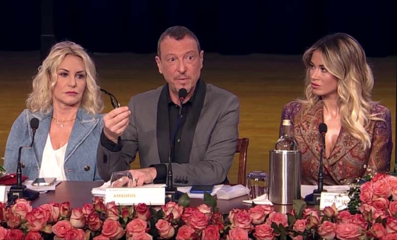 Sanremo 2020, Amadeus: “C’era una spia che raccontava tutto”, le scuse ai giornalisti preview
