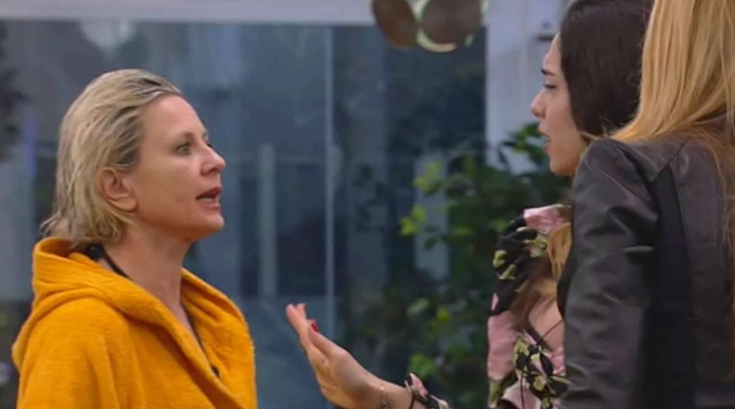 GF Vip, Antonella Elia litiga con Adriana Volpe e difende Carlotta Maggiorana: “L’avete scaricata” preview