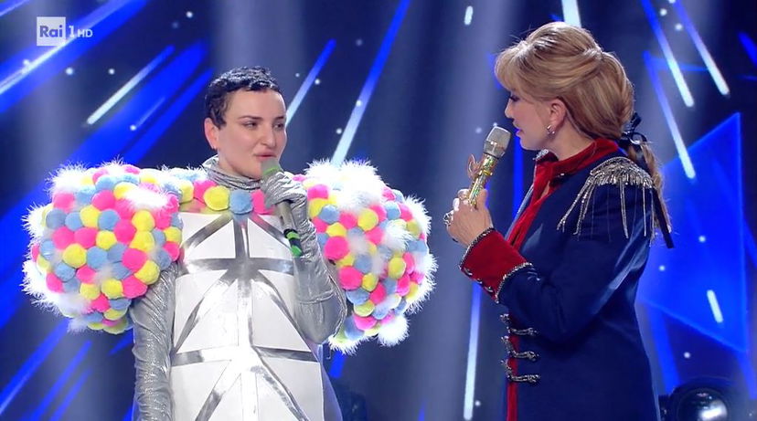 Il Cantante Mascherato, eliminato Barboncino: è Arisa, presto a Ballando? – VIDEO preview