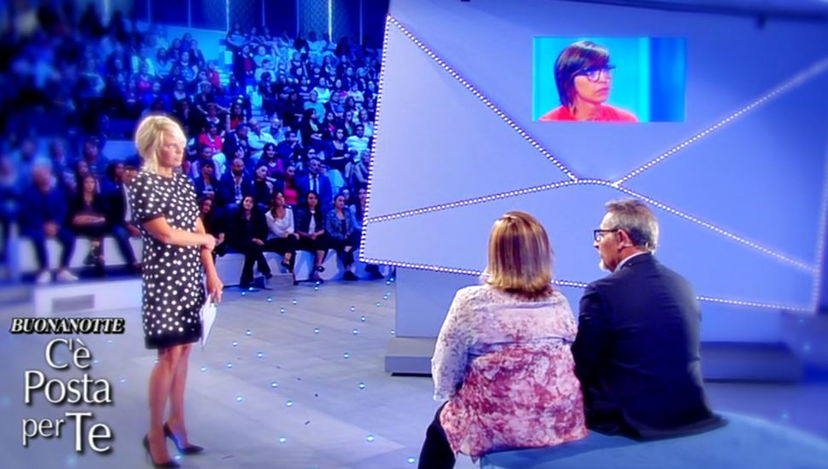 C’è posta per te, le storie: padre chiude la busta alla figlia, Maria De Filippi sbugiarda ex fidanzata – VIDEO preview