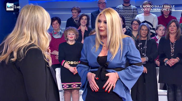 Eleonora Daniele, messaggio alla figlia Carlotta: “Non so se ti resisterò” article-post