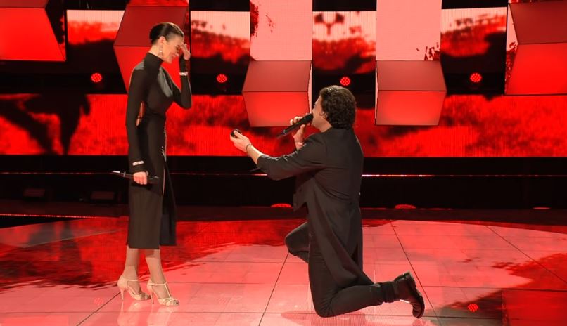 Vittorio Grigolo, proposta di matrimonio a All Together Now a Stefania Seimur: “Mi vuoi sposare?” preview