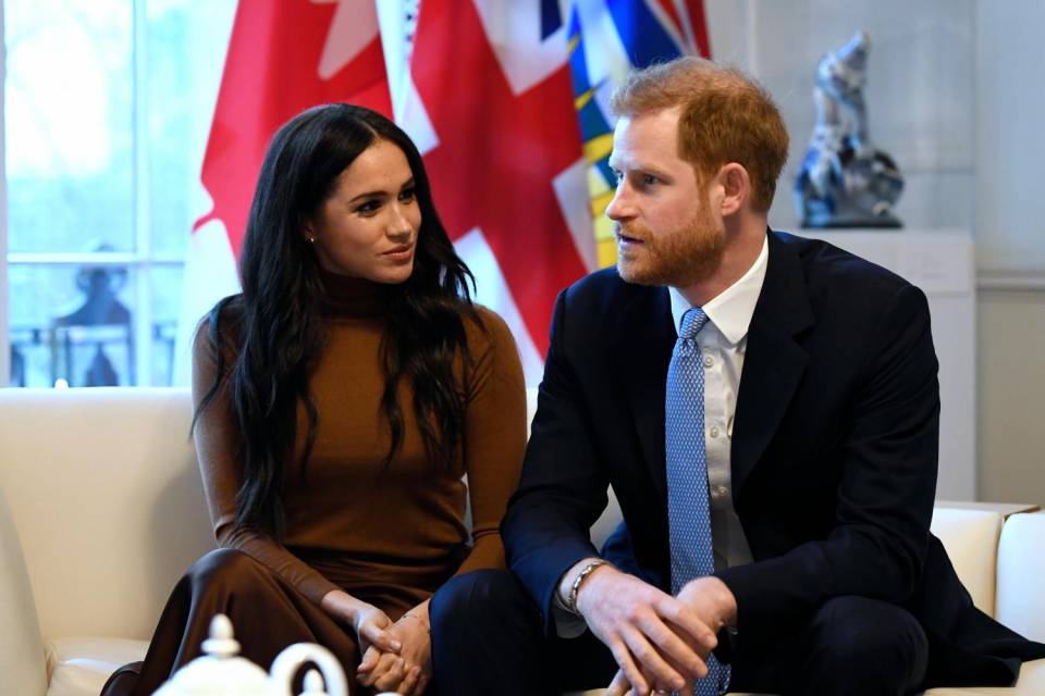 Harry e Meghan Markle rinunciano allo status di reali: Regina approva article-post
