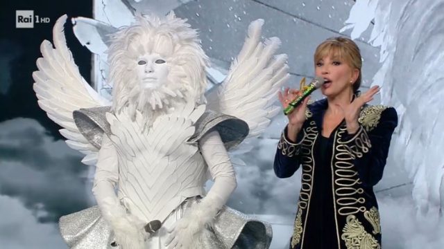 Il Cantante Mascherato, Angelo è gay? Per il web è Valerio Scanu preview