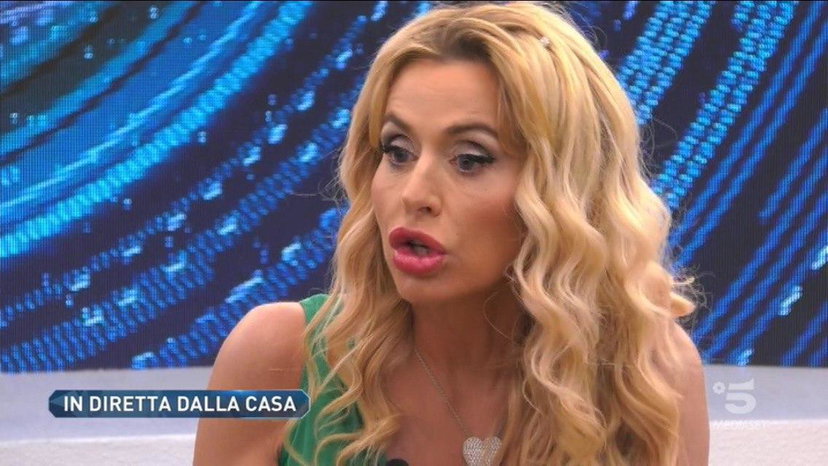 GF Vip, Antonella Elia e Antonio Zequila: offese a Valeria Marini “Cesso colossale, un mostro!” – VIDEO preview