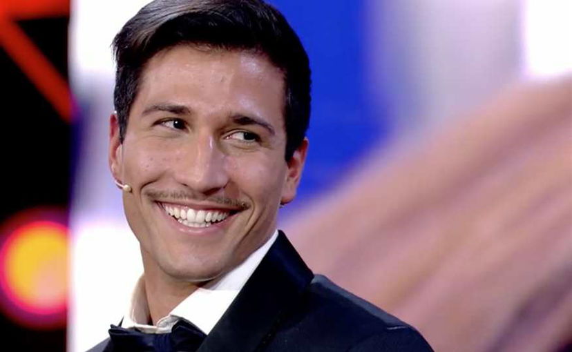 Gianmarco Onestini vince El tiempo del descuento e presenta Adara Molinero ai genitori preview