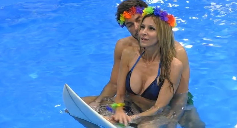 Adriana Volpe e Andrea Denver: avvicinamento pericoloso al GF Vip, Zequila “A lei piace” preview