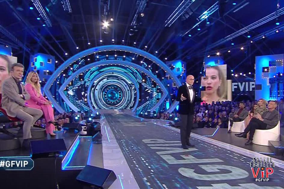 Ascolti TV, Grande Fratello Vip contro L’Amica geniale: squalifica Clizia ha fatto “centro” article-post