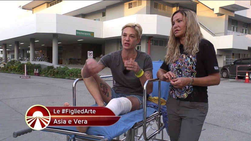 Pechino Express, Asia Argento ginocchio rotto si ritira: Vera Gemma prosegue con Gennaro preview