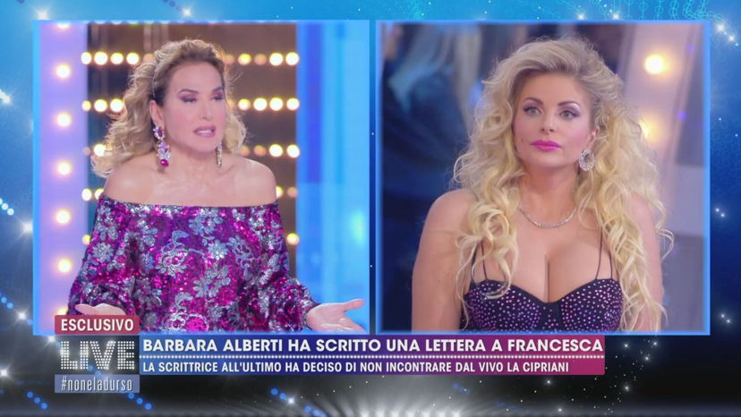 Barbara Alberti non si presenta a Live Non è la d’Urso: Francesca Cipriani: “Paracul*” preview