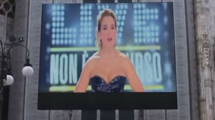 Barbara d’Urso nel videoclip di Francesco Gabbani: “Ho partecipato gratuitamente, neanche un grazie” article-post