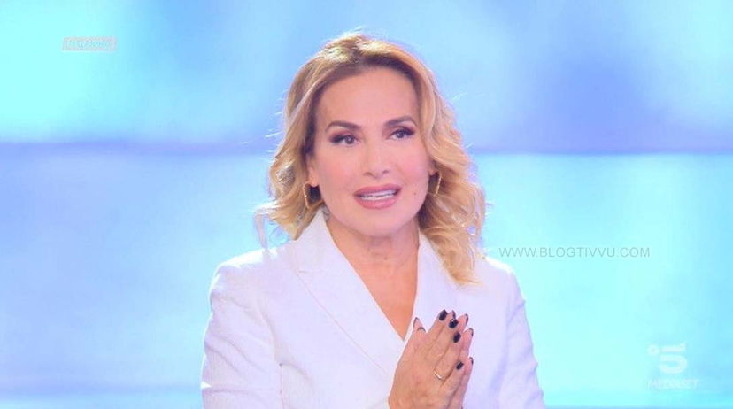 Coronavirus news, Pomeriggio 5 senza pubblico: Barbara d’Urso “oggi qui da sola” preview