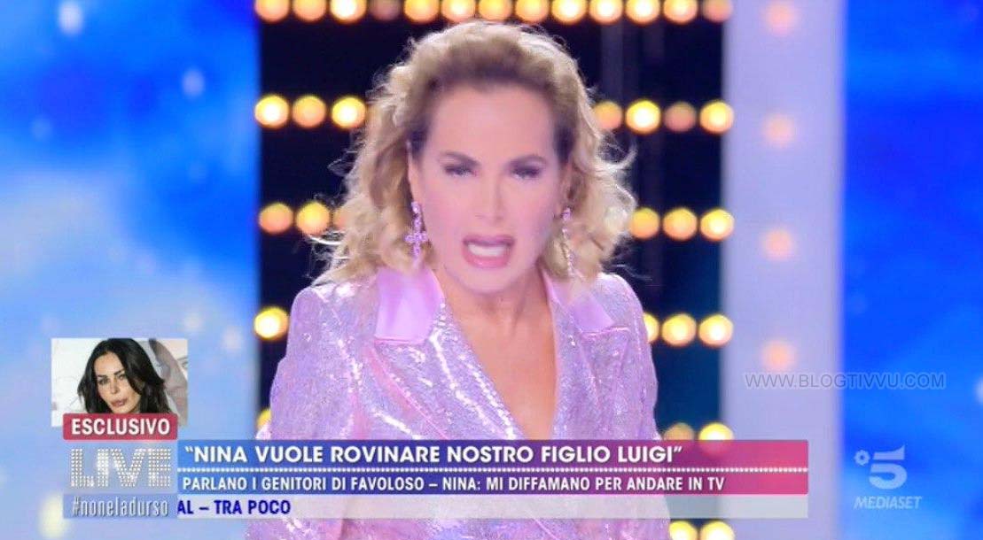 Barbara d’Urso contro Nina Moric: “Non viene? Io vado avanti parlando del morso del cane!” article-post