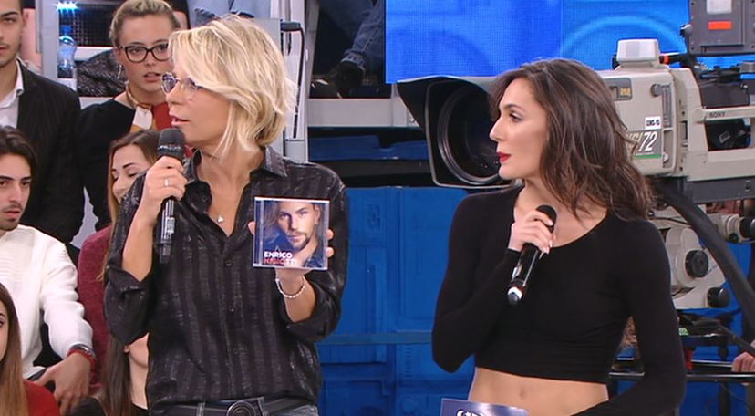 Enrico Nigiotti, Elena D’Amario lo presenta e piange: “Il mio primo amore!” – VIDEO preview