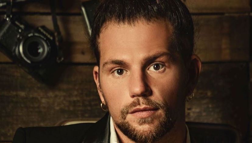 Enrico Nigiotti a Sanremo 2020: “Baciami adesso” (TESTO) preview