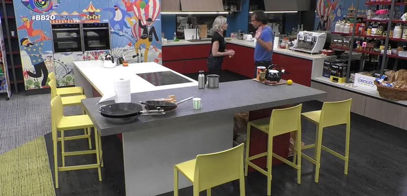 GF Vip, Zequila tuona: “Ho passato una notte con Adriana Volpe”, Antonella lo appoggia preview