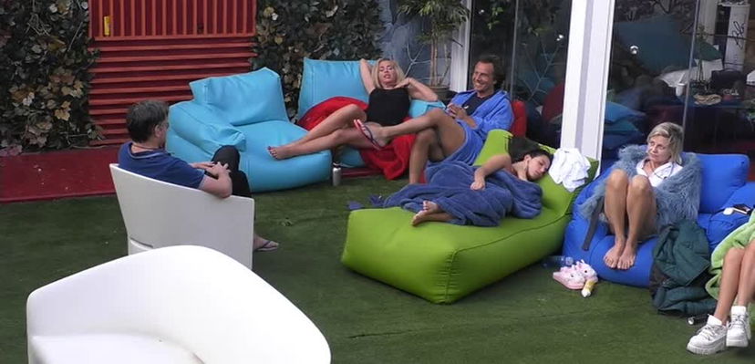 GF Vip, lite Valeria e Antonella: “Io e Aristide abbiamo la stessa sensitiva” preview