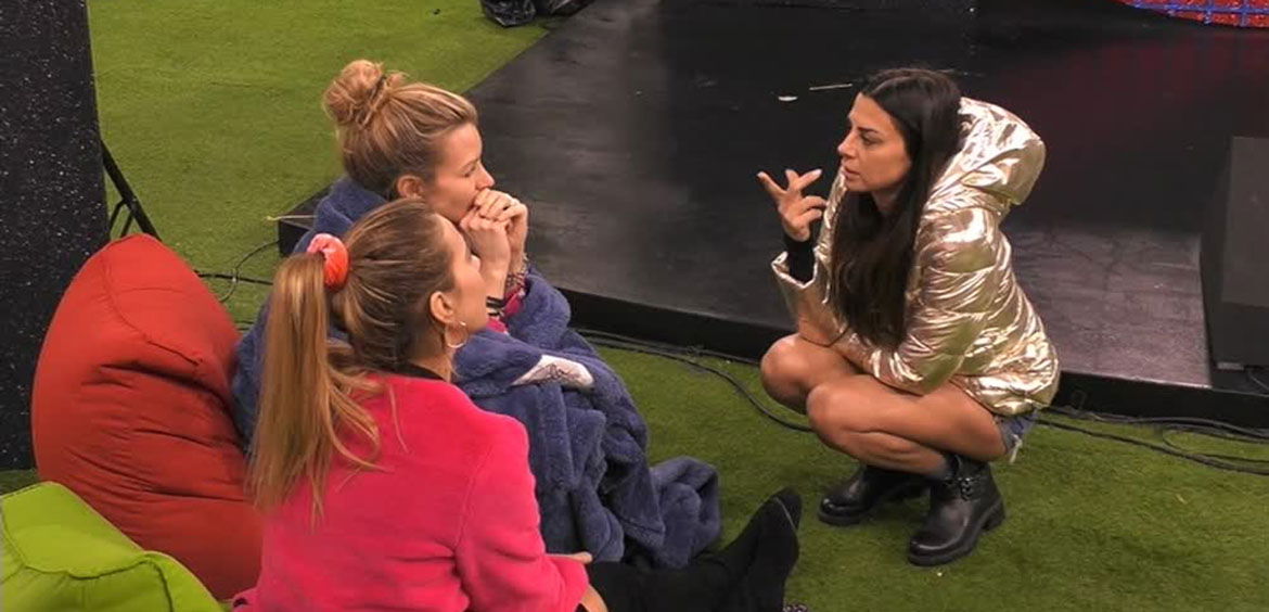 Grande Fratello Vip, Clizia, Serena e Licia alleate contro Adriana: “Ti sfinisce” article-post