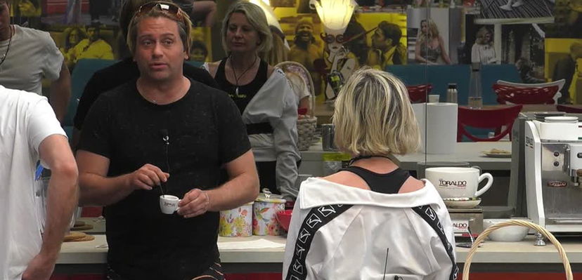 GF Vip, Patrick e Antonella: lite furiosa “Buffona, falsa, perfida… vai a cagar*” preview