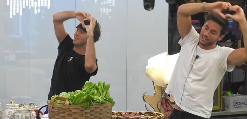 Grande Fratello Vip, San Valentino nella Casa: lettere d’amore e baci, Kiss Freeze del GF preview