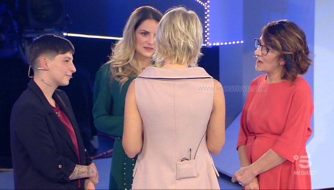 Marcella e Miriam, dopo C’è posta per te difendono mamma Rosa: “E’ una brava donna” article-post