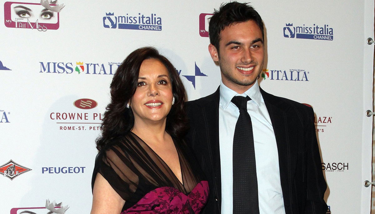 Patrizia Mirigliani denuncia il figlio: “Per salvarlo dalla droga” article-post