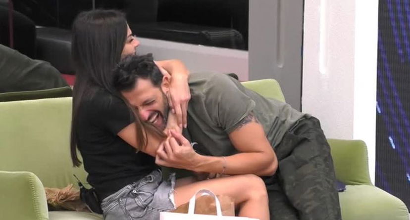 GF Vip, Pago e Serena Enardu fanno l’amore: la capanna in Casa, ma il web “rumoreggia” preview