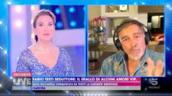 Barbara d'Urso e Fabio Testi sul set: "A letto insieme, gli vibrava la mutanda"