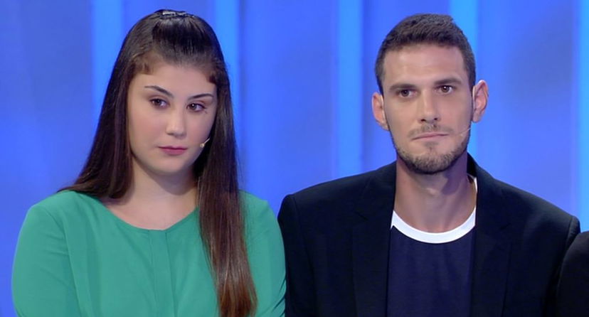 Dafne e Gabriele, C’è posta per te: genitori di lei chiudono la busta “altra figlia con la F maiuscola” – VIDEO preview