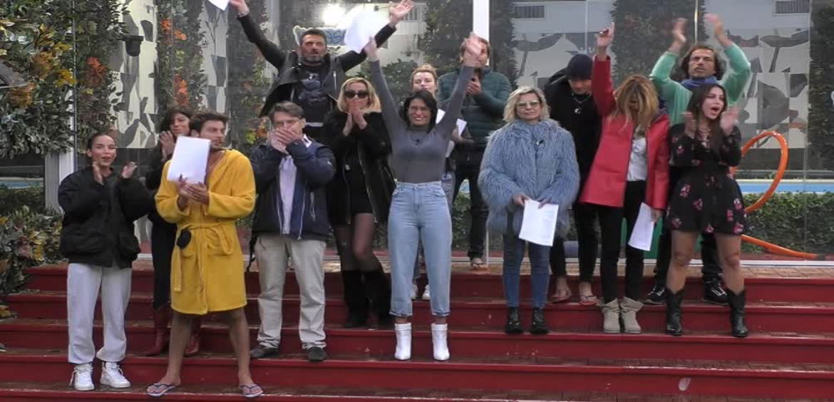 Grande Fratello Vip, Coronavirus: il flash mob sulle note di “Azzurro”