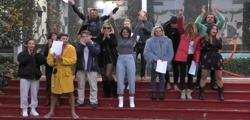 GF Vip, flash mob contro il Coronavirus: “Azzurro”, commozione dei gieffini preview