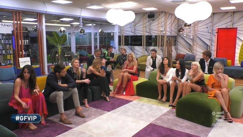 GF Vip, aggiornamenti Coronavirus: concorrenti sotto choc “Ho paura, sembra un film” preview