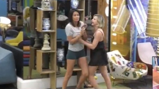 Rissa al GF Vip, Antonella Elia e Fernanda Lessa per un “pugno” di biscotti article-post