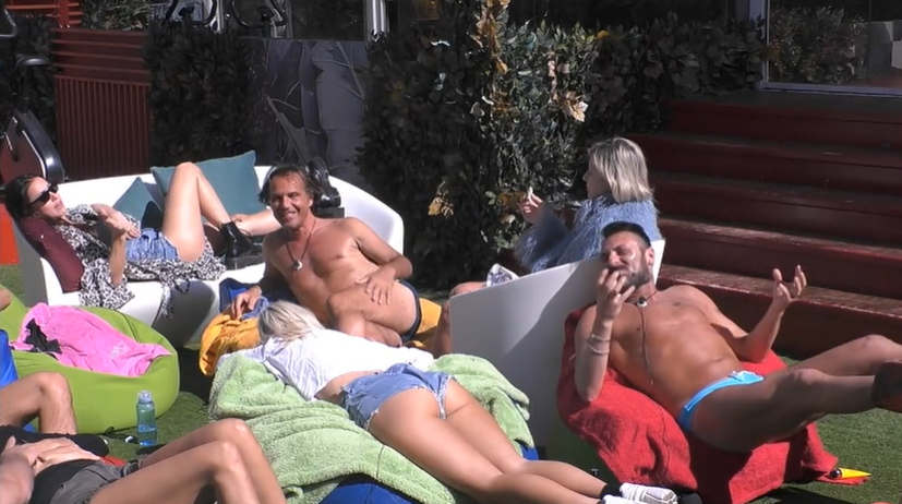 GF Vip, Teresanna Pugliese contro Sossio ma Antonella lo difende: “Serpentello” preview