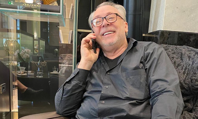 Coronavirus, Lele Mora vende mascherine: “Non sono gratis ma avranno un costo minimo” preview