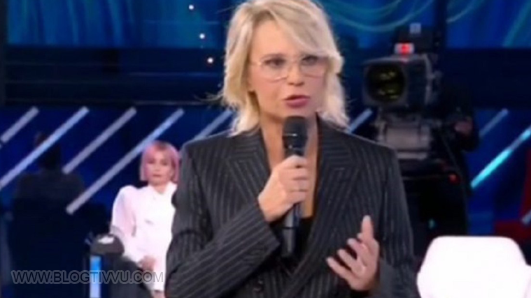 Amici 19, puntata da dimenticare: abbandoni, crolli emotivi e Maria De Filippi che non sa gestire la diretta preview